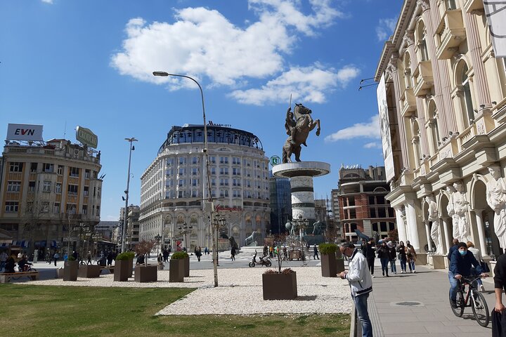Skopje Oude en nieuwe privé-wandeltocht van een halve dag