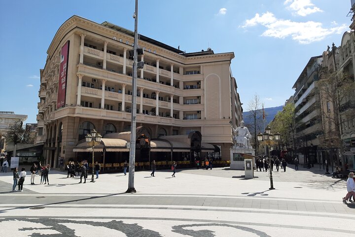 Skopje Oude en nieuwe privé-wandeltocht van een halve dag