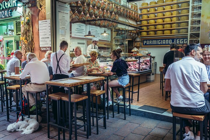 Bologna Kleingruppen-Speisentour mit Vollverpflegung & lokalem Food Experten
