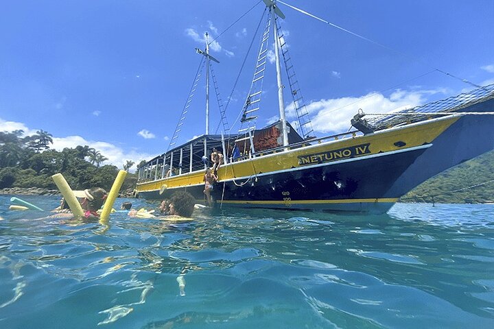 Viaje en goleta con almuerzo a bordo BY PARATY TOURS