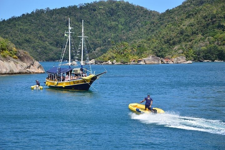 Viaje en goleta con almuerzo a bordo BY PARATY TOURS