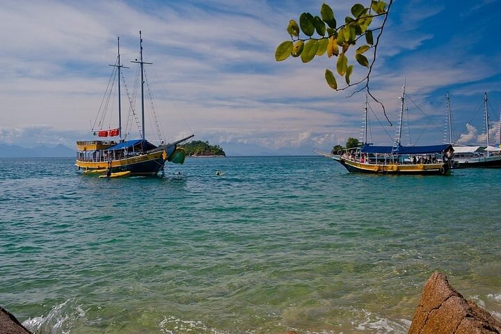 Viaje en goleta con almuerzo a bordo BY PARATY TOURS