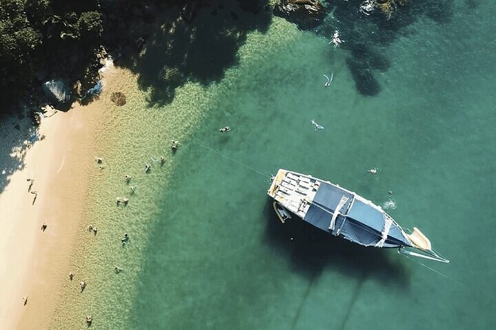 Viaje en goleta con almuerzo a bordo BY PARATY TOURS