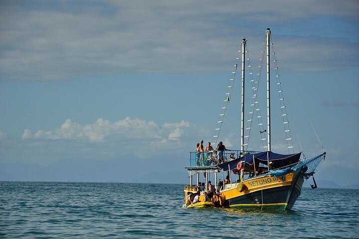 Viaje en goleta con almuerzo a bordo BY PARATY TOURS