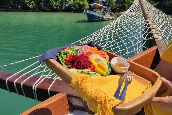 Viaje en goleta con almuerzo a bordo BY PARATY TOURS