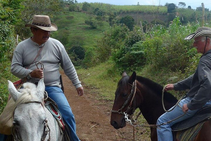 Reittour mit Besuch von Tablón, Chaquira, Pelota und Purutal