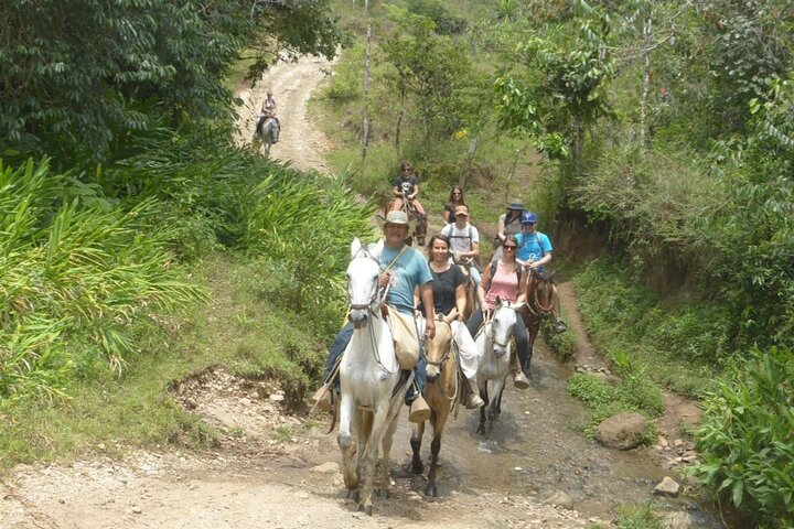 Reittour mit Besuch von Tablón, Chaquira, Pelota und Purutal