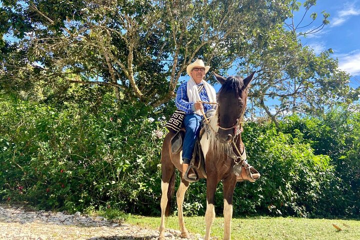 Reittour mit Besuch von Tablón, Chaquira, Pelota und Purutal