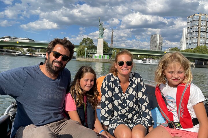 Top Private Cruises in Paris with French Champagne and surprises