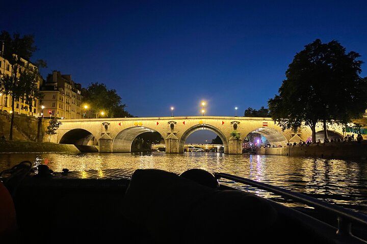 Top Private Cruises in Paris with French Champagne and surprises