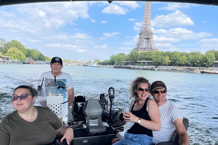 Top Private Cruises in Paris with French Champagne and surprises