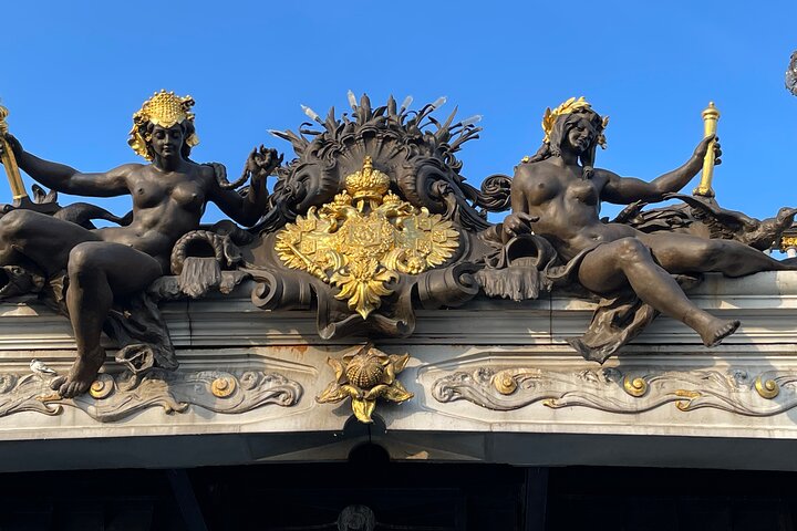 Top Private Cruises in Paris with French Champagne and surprises