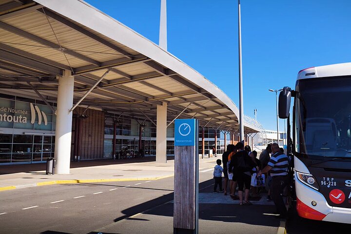 Flughafentransfer: Nouméa nach La Tontouta International Airport