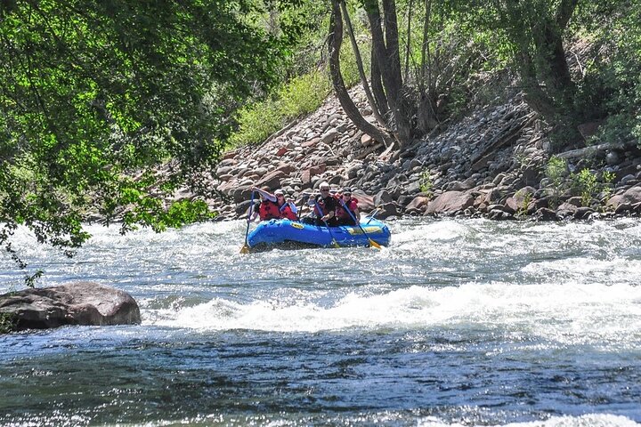 Meio Dia Rugindo Garfo Rafting