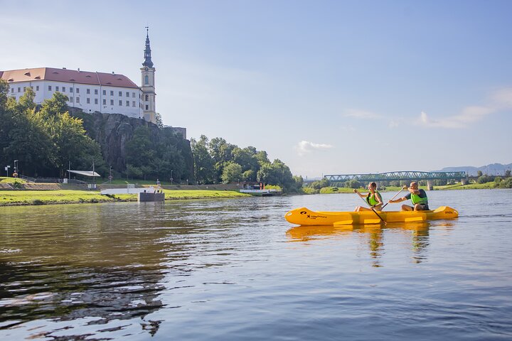 Canotaje en el río Elba y alquiler de bicicletas de Děčín a Schmilka