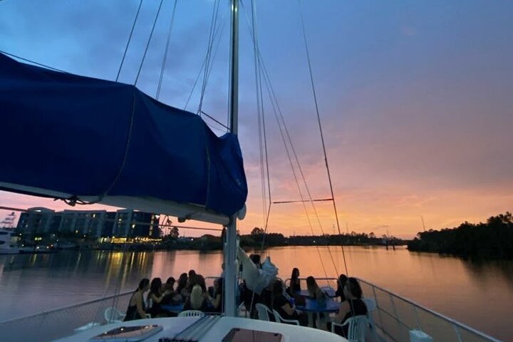 Croisière à voile au coucher du soleil à Orange Beach ADULTE SEULEMENT (13 ANS +)