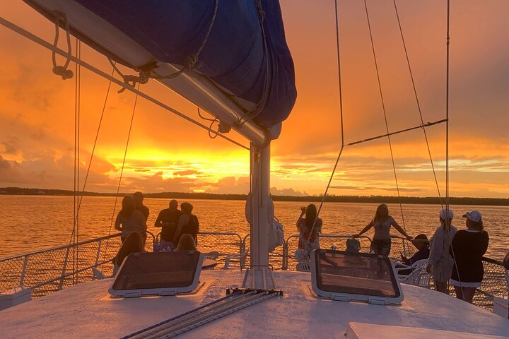 Croisière à voile au coucher du soleil à Orange Beach ADULTE SEULEMENT (13 ANS +)