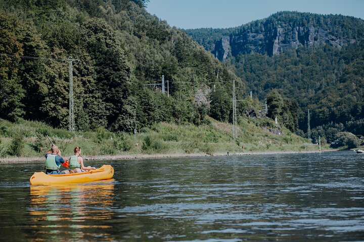 Kanotpaddling på floden Elbe + Cykeluthyrning från Děčín till Bad Schandau