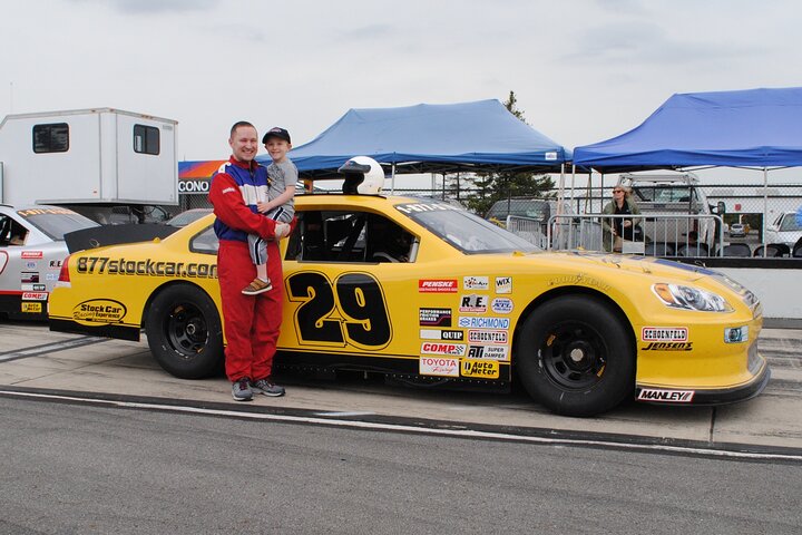 6 tour de voiture de stock de tour le long du circuit de Pocono