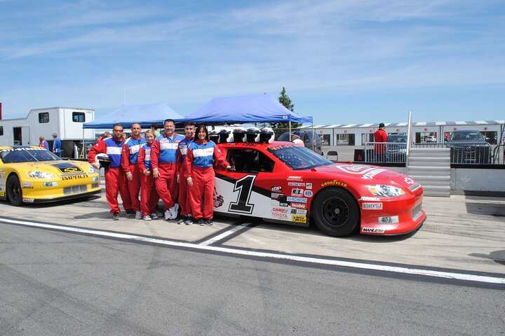 6 tour de voiture de stock de tour le long du circuit de Pocono