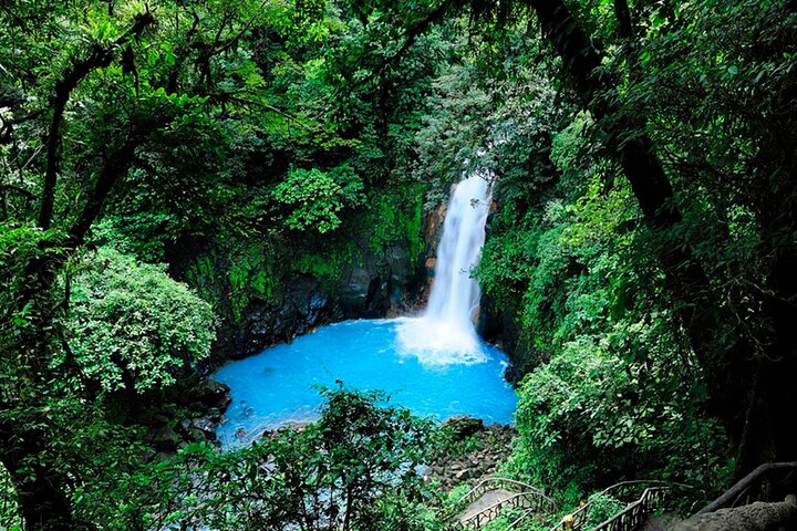 RIO CELESTE FLOD: Tubing+Regnskog+Djurliv+Vattenfall+Active Volcano (PRIVAT)