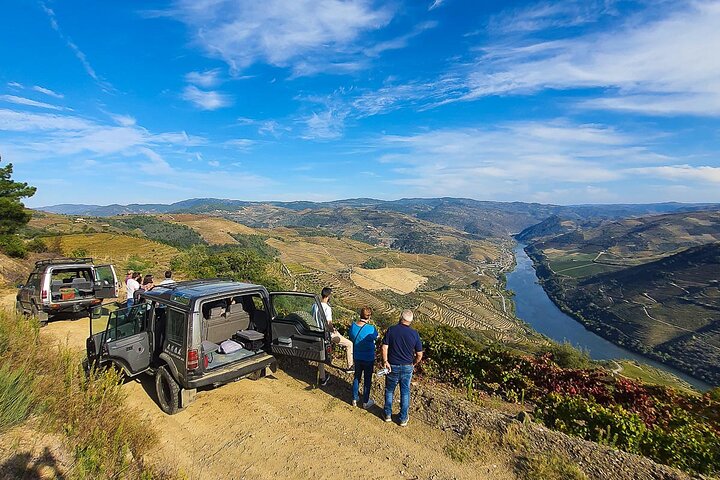 Private Douro 4x4 Adventure com vinícola, almoço e cruzeiro no rio