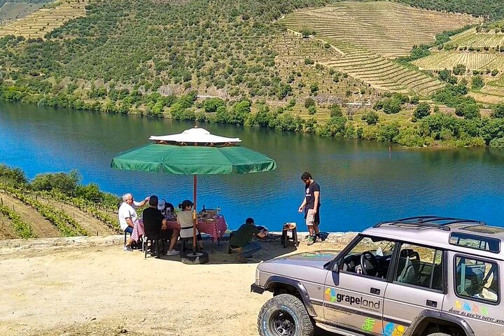 Private Douro 4x4 Adventure com vinícola, almoço e cruzeiro no rio