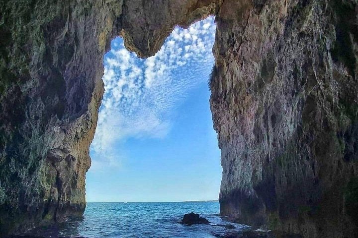 Paseo en barco por Ortigia, cuevas marinas, Pillirina y snorkel.