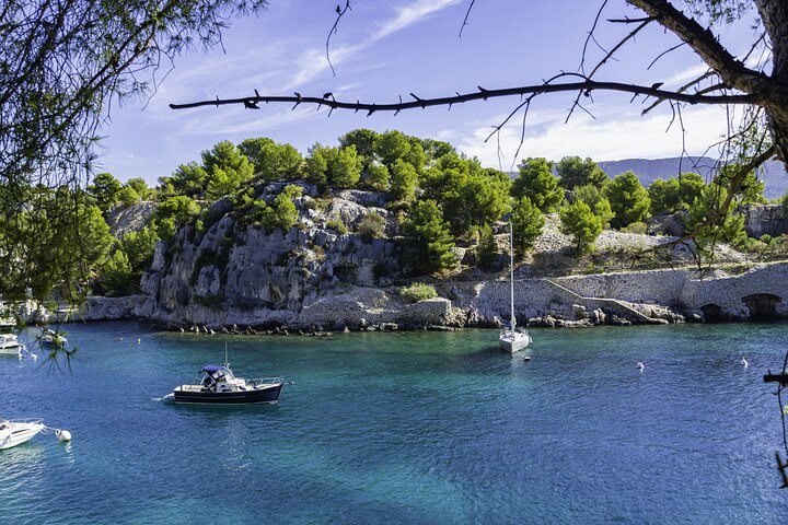 Provence-dagstur med Cassis Village-båttur och lokal vinprovning från Aix