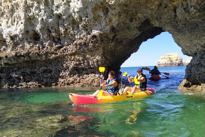 Albufeira : Grotte marine e spiagge nascoste Tour guidato in kayak