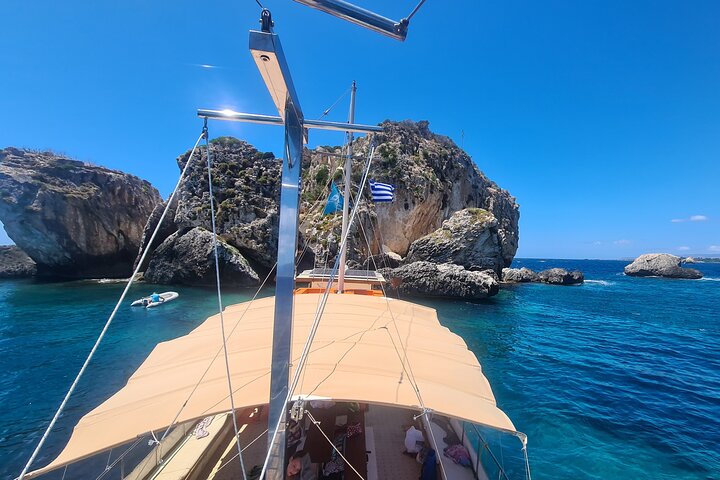 "Crociera da sogno" Crociera giornaliera dal porto di Argostoli con una tradizionale barca greca