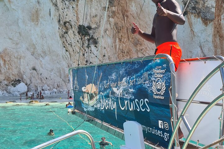 "Crociera da sogno" Crociera giornaliera dal porto di Argostoli con una tradizionale barca greca