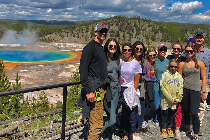 Visite privée de Yellowstone : sites emblématiques, faune, randonnées familiales + déjeuner