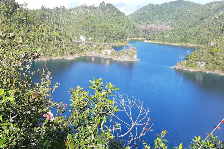 Cascadas el Chiflon (Bridal Veil) och Montebello Lakes från Tuxtla Gutierrez