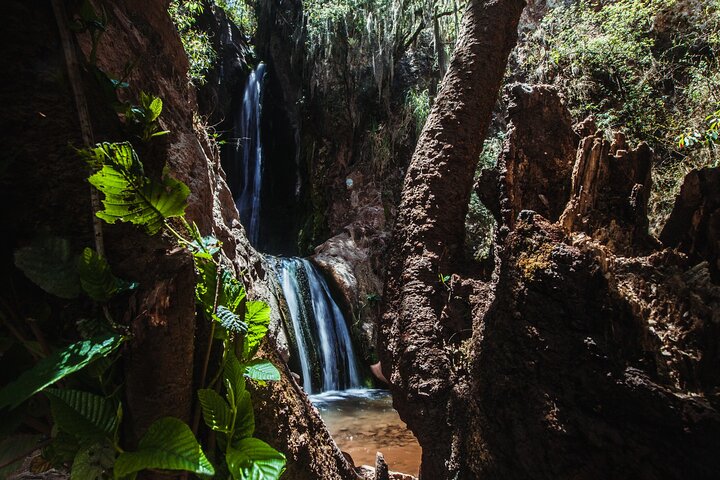 Promenez-vous dans la communauté de Chuquibamba et les cascades de Sirenachayoc (départ de groupe)