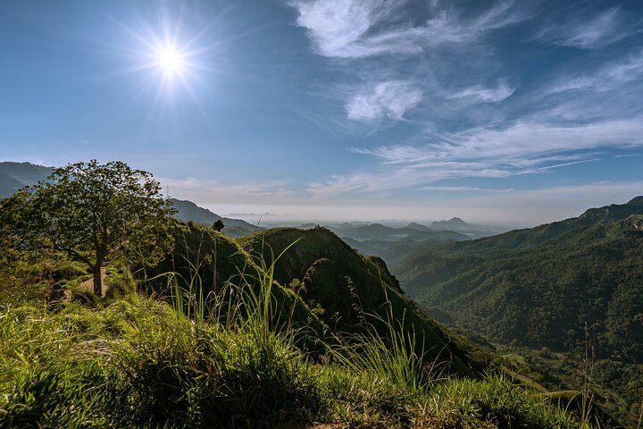 Descubra Ella: Ella Rock, Little Adam's Peak y el Puente de los Nueve Arcos