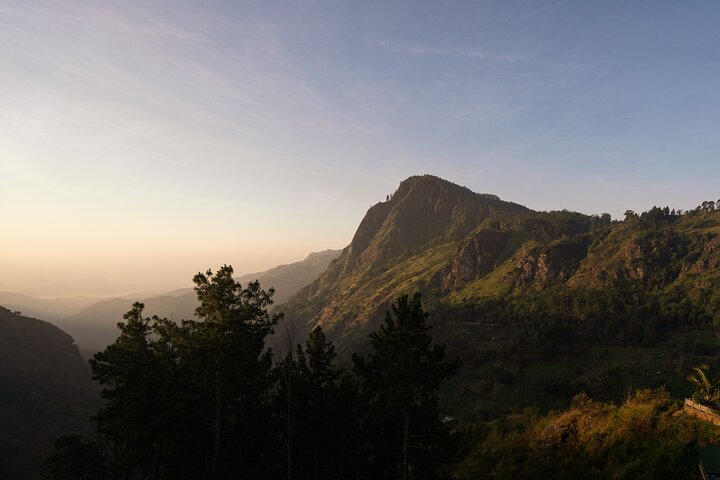 Descubra Ella: Ella Rock, Little Adam's Peak y el Puente de los Nueve Arcos