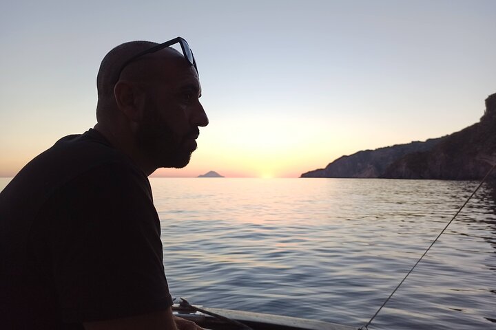 Privat båttur vid solnedgången till Faraglioni i Lipari