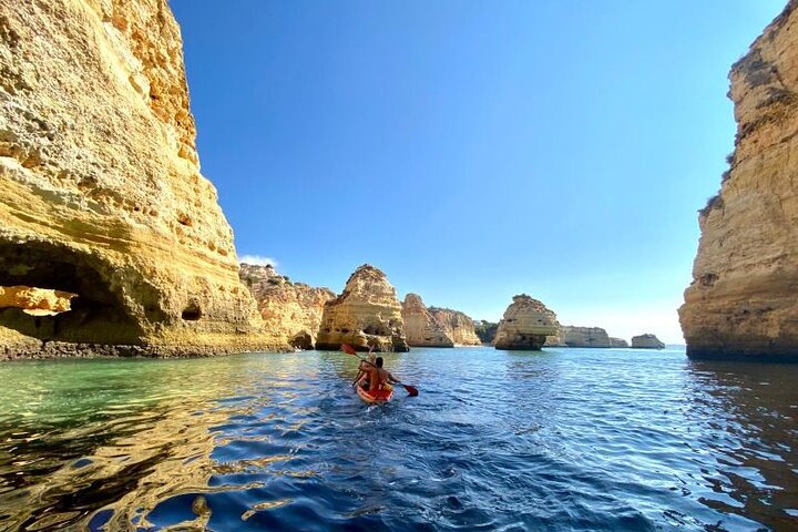 Benagil : grotte, spiagge e luoghi segreti Tour guidato in kayak