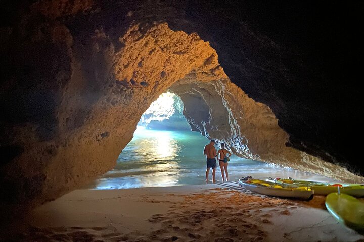 Benagil : grotte, spiagge e luoghi segreti Tour guidato in kayak
