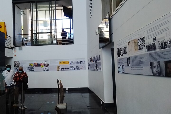 Visite de la prison d'une demi-journée de Robben Island avec billet de ferry pré-réservé.