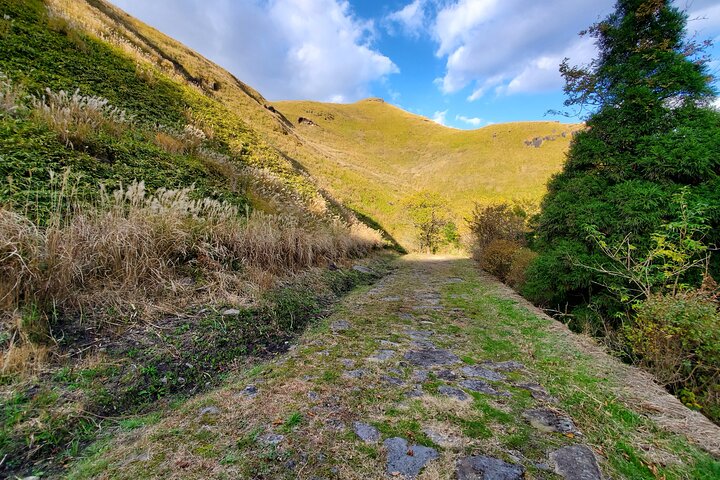 Passeggiata per la Caldera dell'Aso, Passeggiata Storica lungo il "Bungo Kaido"