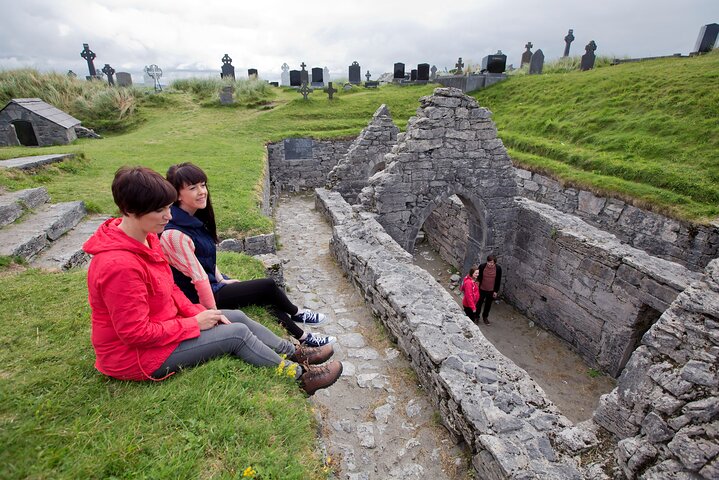 Privat kulturtur i Inisheer, Aran-øerne med frokost, heste- og fældetur