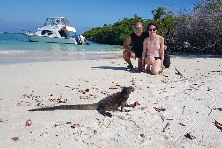 Dagstur til Santa Fe Island og Hidden Beach med snorkling og fiskeri