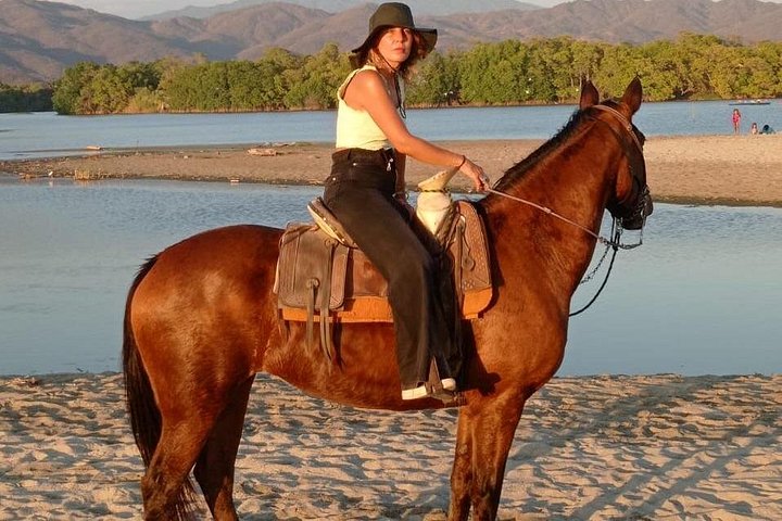 Tour a cavallo al tramonto autentico a Puerto Escondido