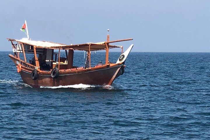 Crucero en dhow de día completo por Khasab Musandam con almuerzo y snorkel