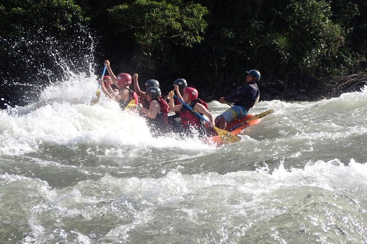 Rafting extremo em Baños, Equador, níveis III e IV+