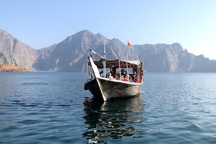 Crucero en dhow de día completo por Khasab Musandam con almuerzo y snorkel