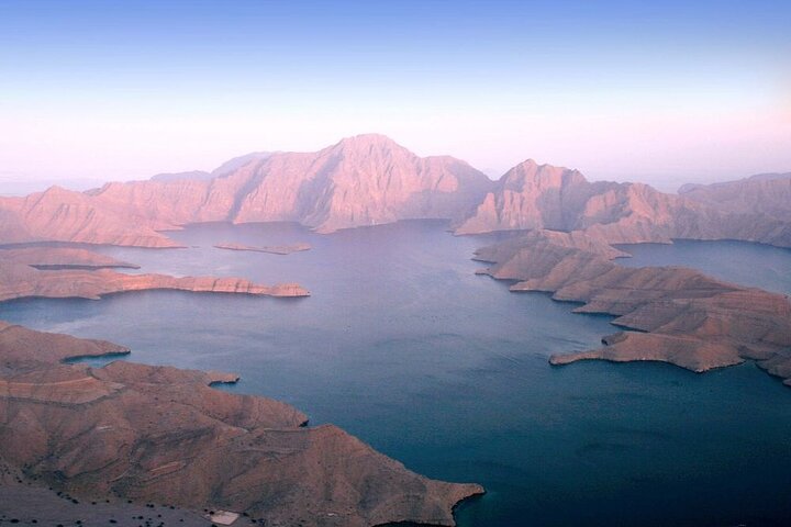 Crucero en dhow de día completo por Khasab Musandam con almuerzo y snorkel