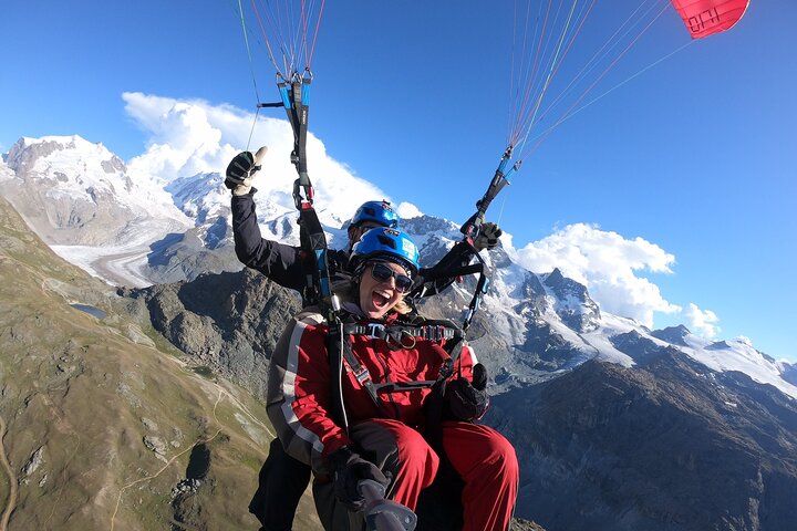 Vol en tandem en parapente à Zermatt avec vue sur le Cervin (20–25min)